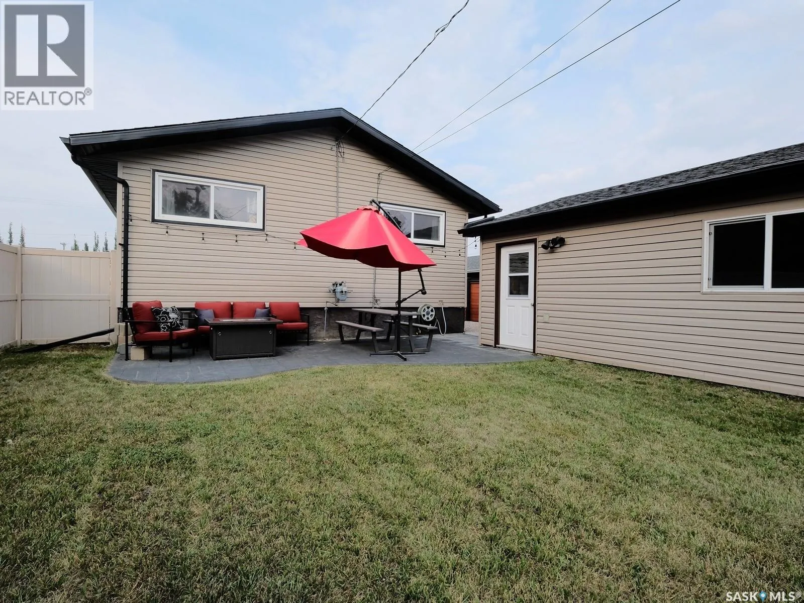 106 8th AVENUE W