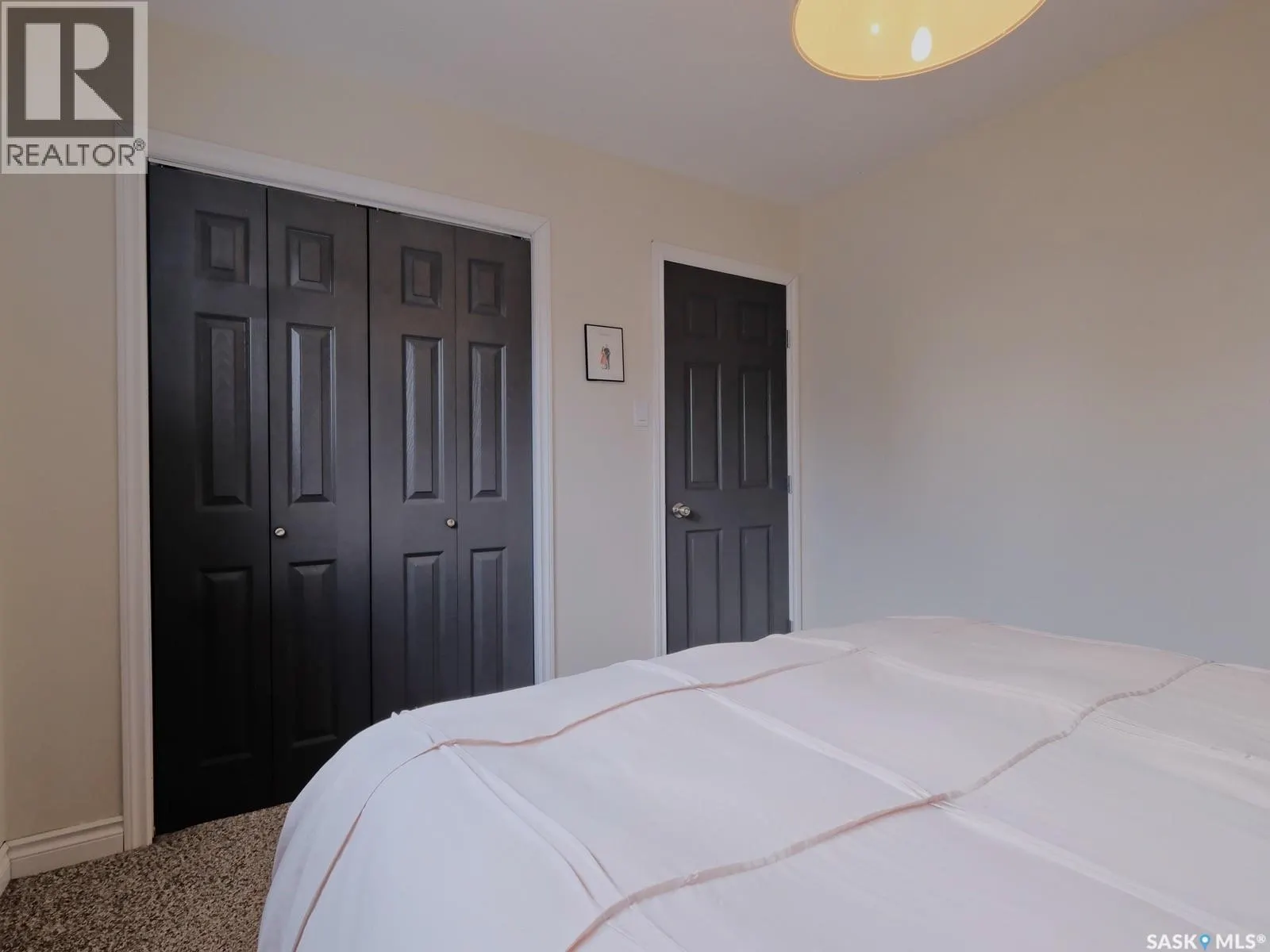 106 8th AVENUE W