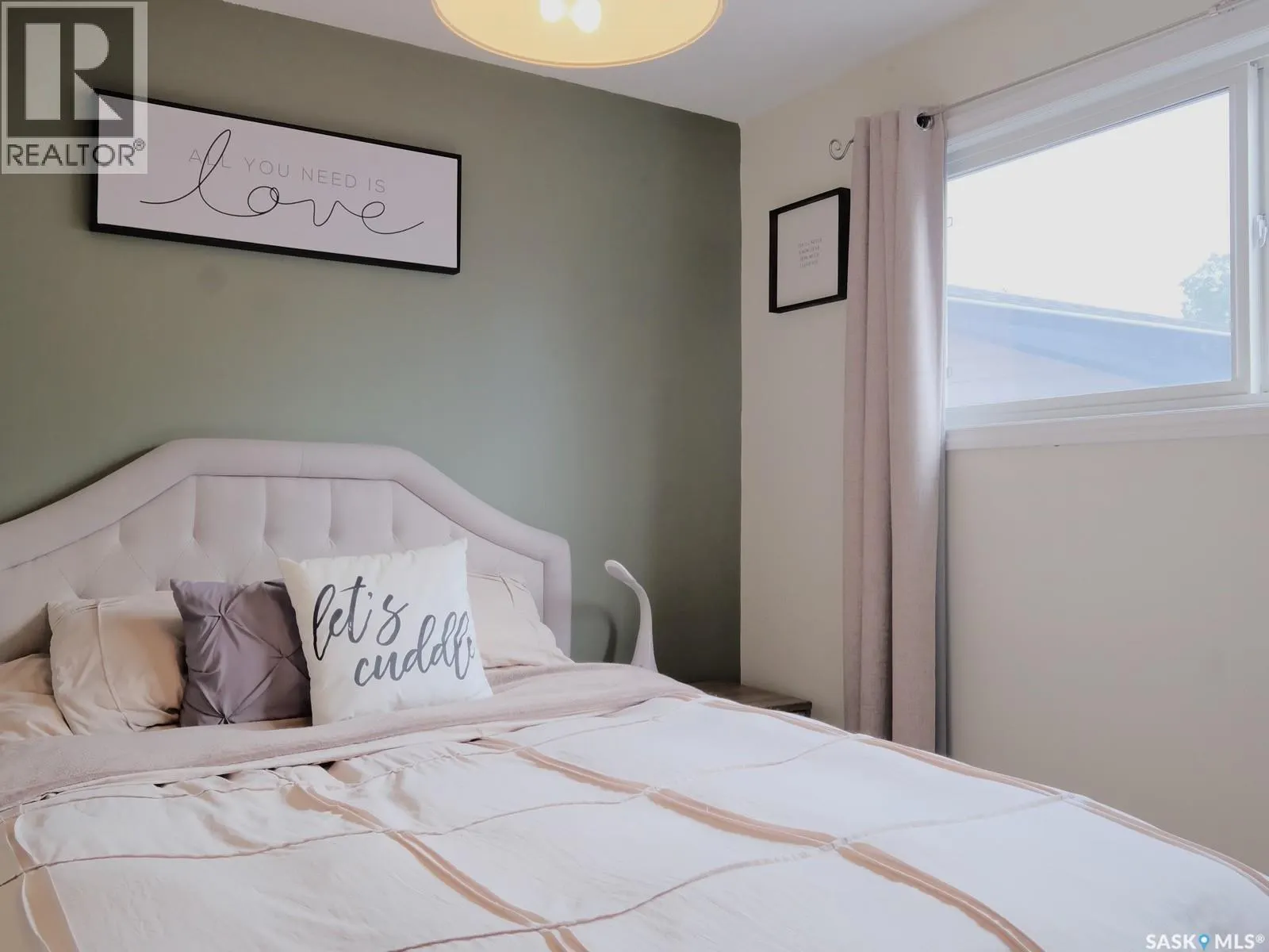 106 8th AVENUE W