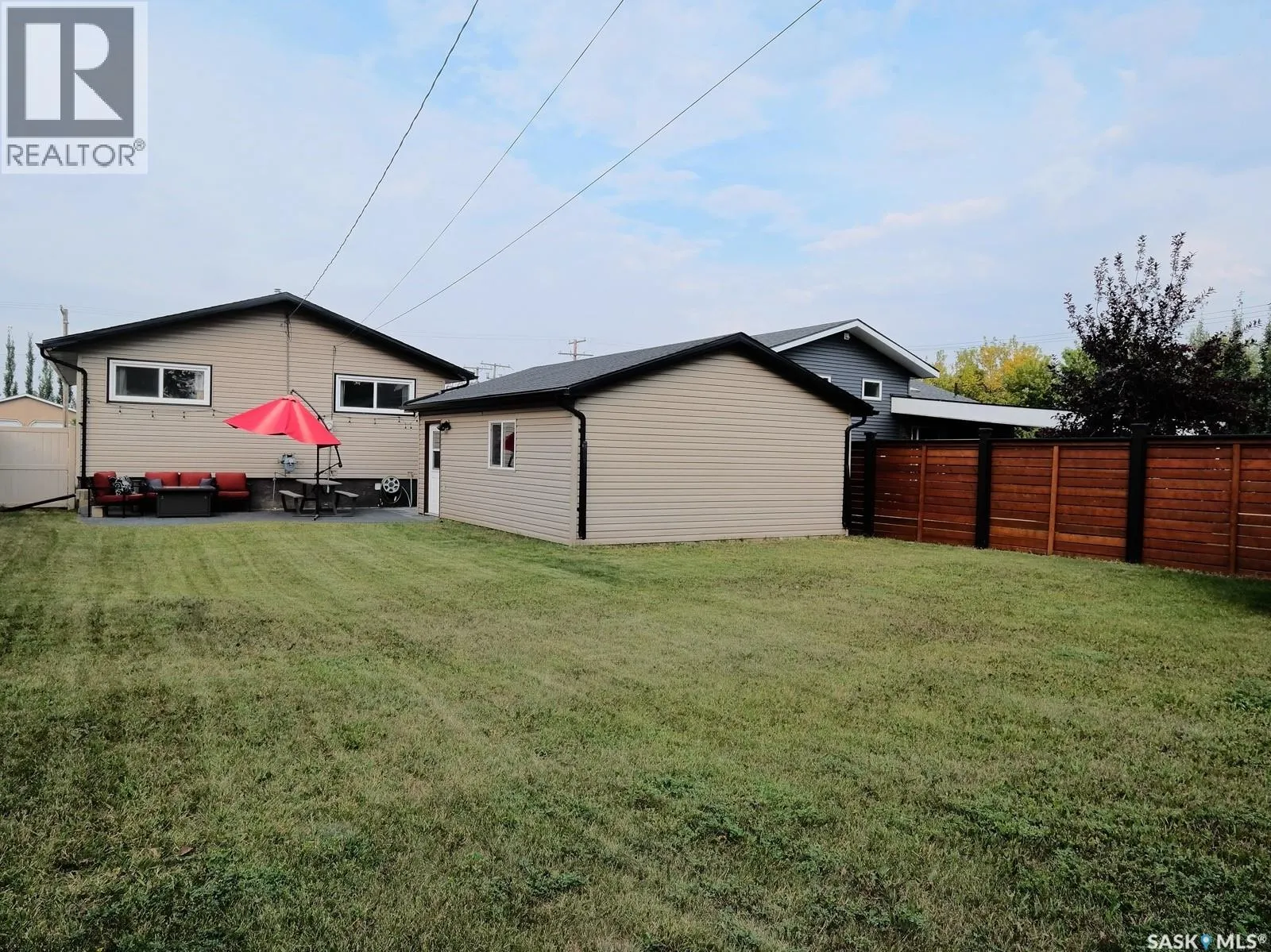 106 8th AVENUE W