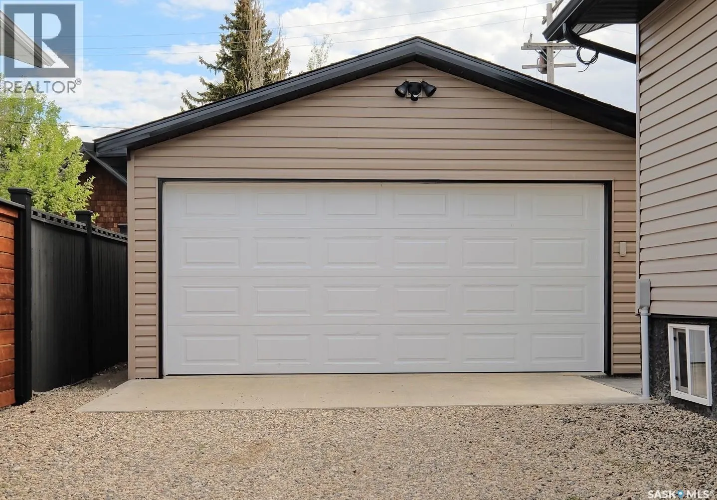 106 8th AVENUE W