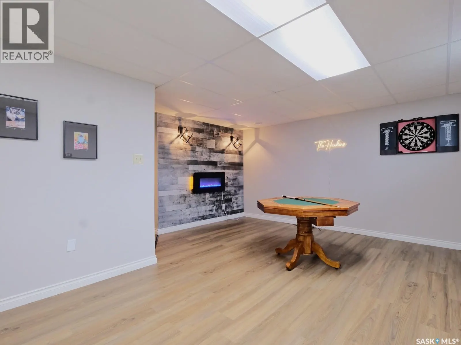 106 8th AVENUE W