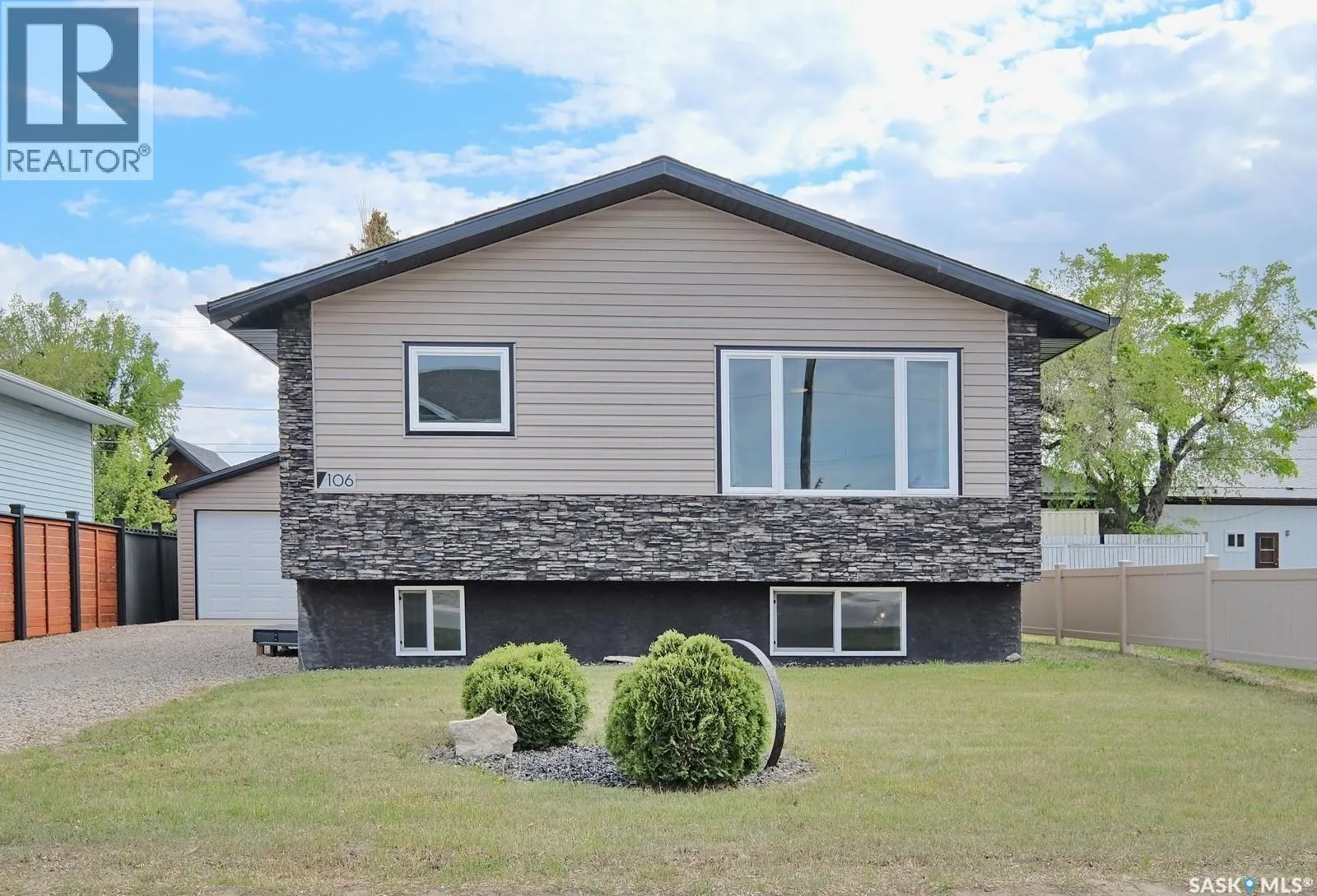 106 8th AVENUE W