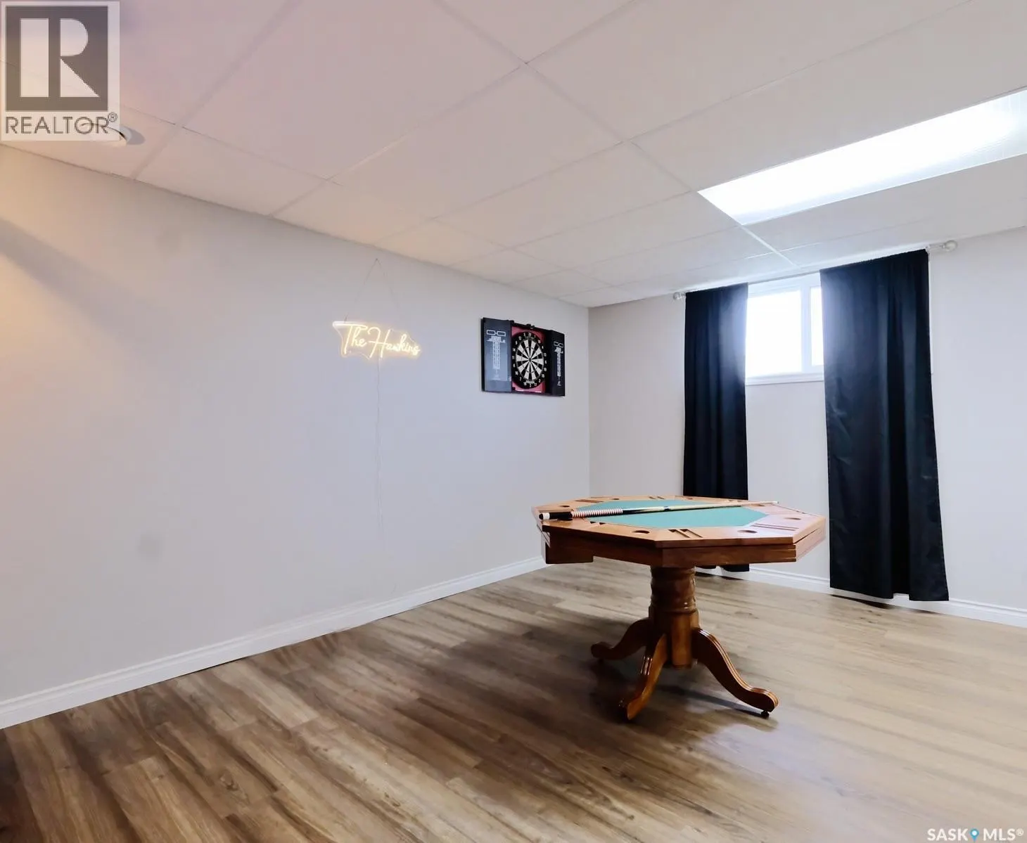 106 8th AVENUE W