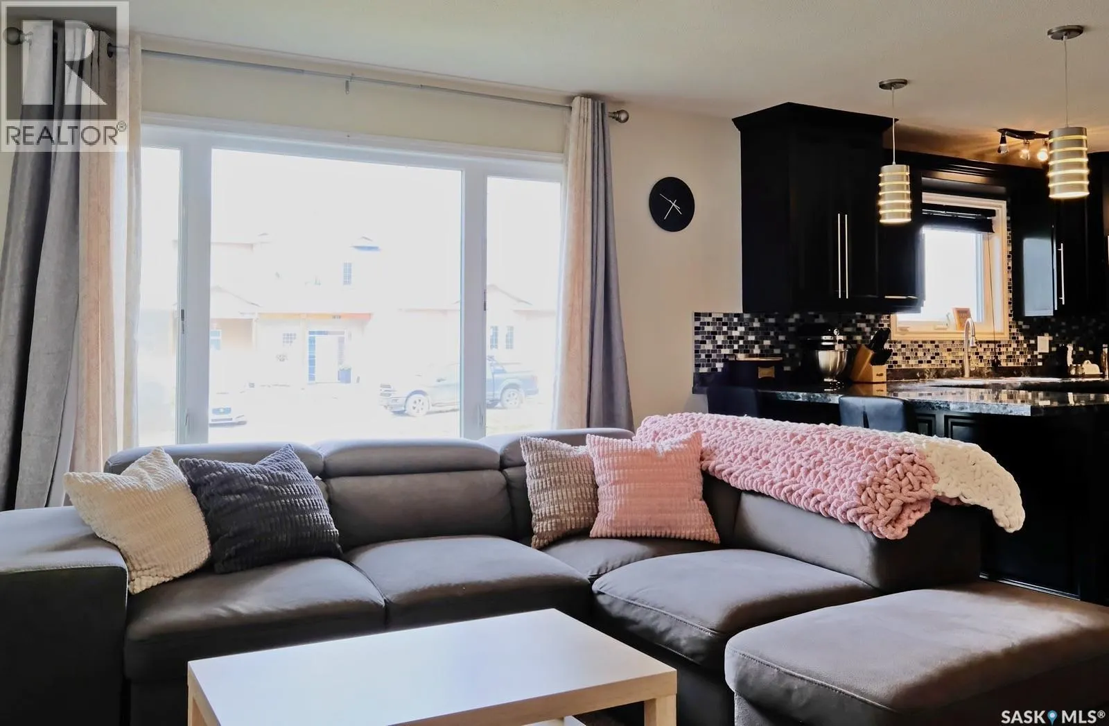 106 8th AVENUE W