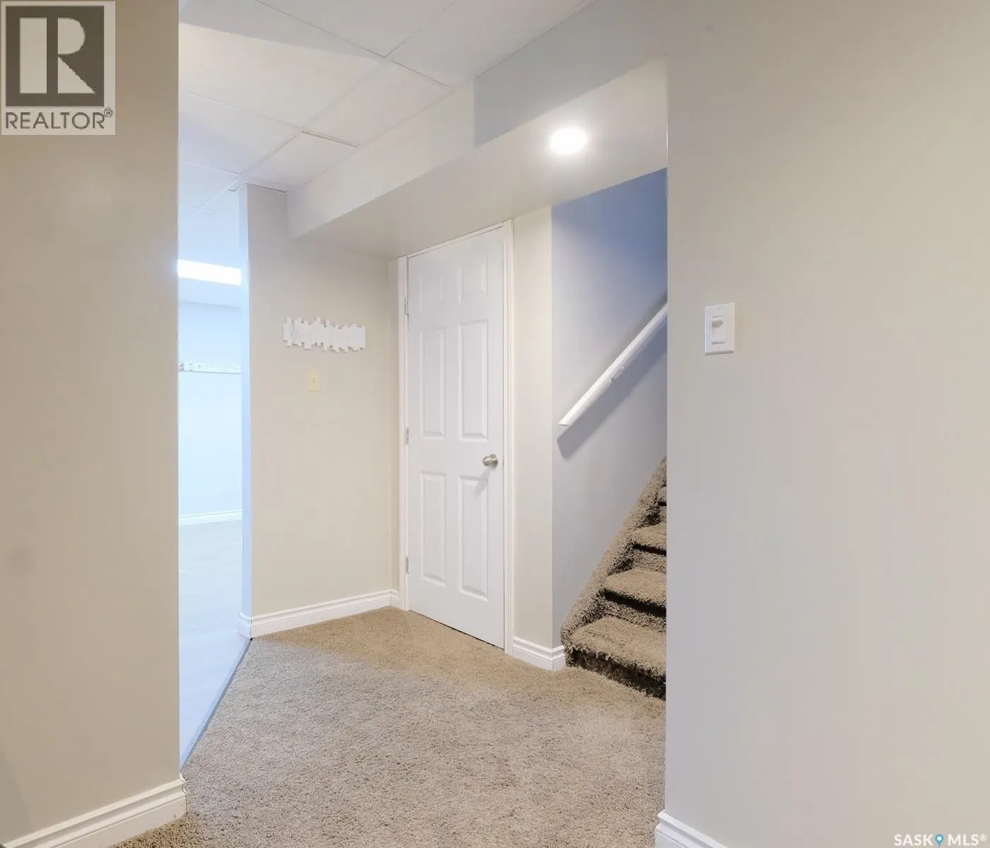 106 8th AVENUE W
