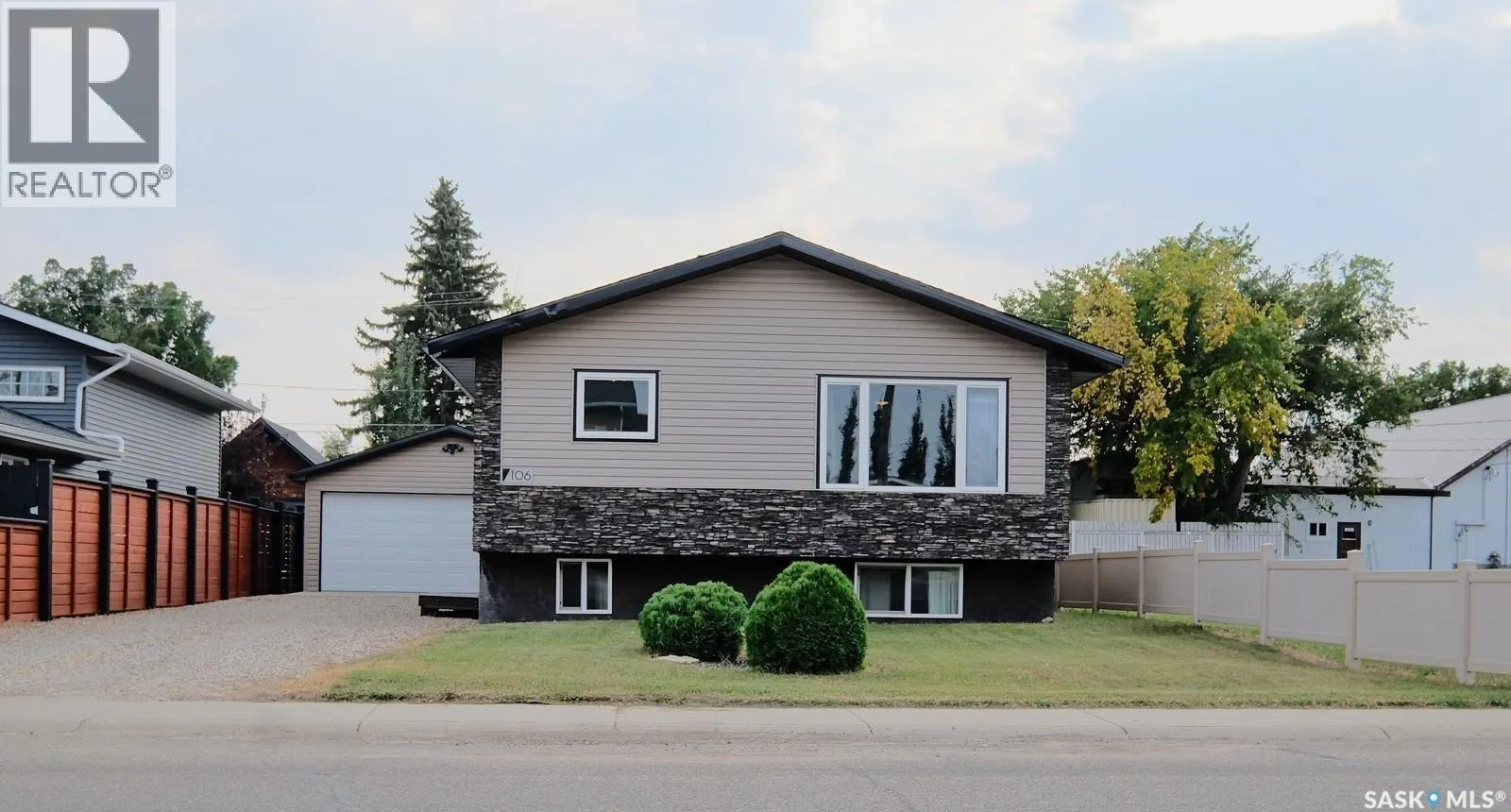 106 8th AVENUE W