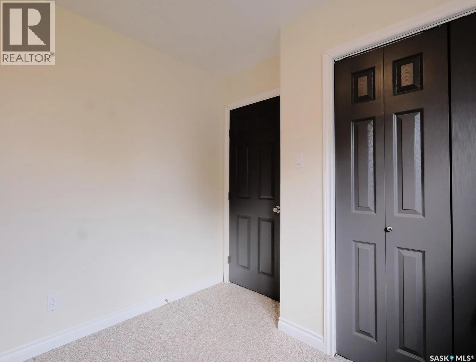 106 8th AVENUE W