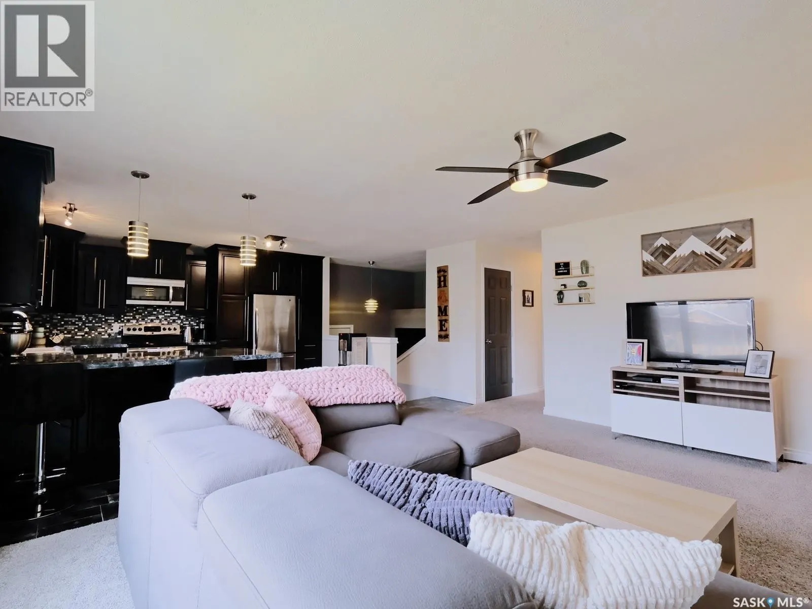 106 8th AVENUE W