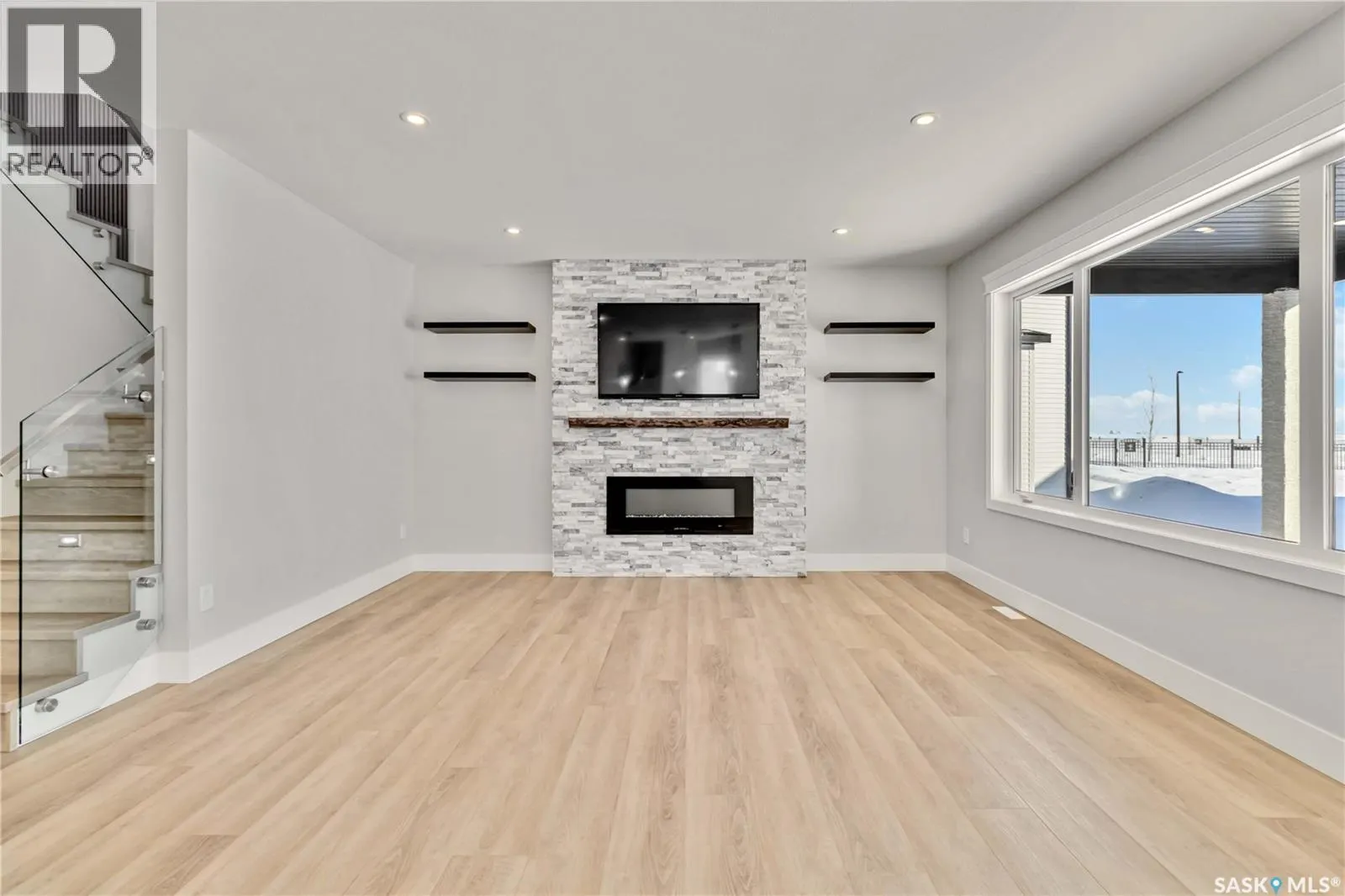 331 Woolf BAY