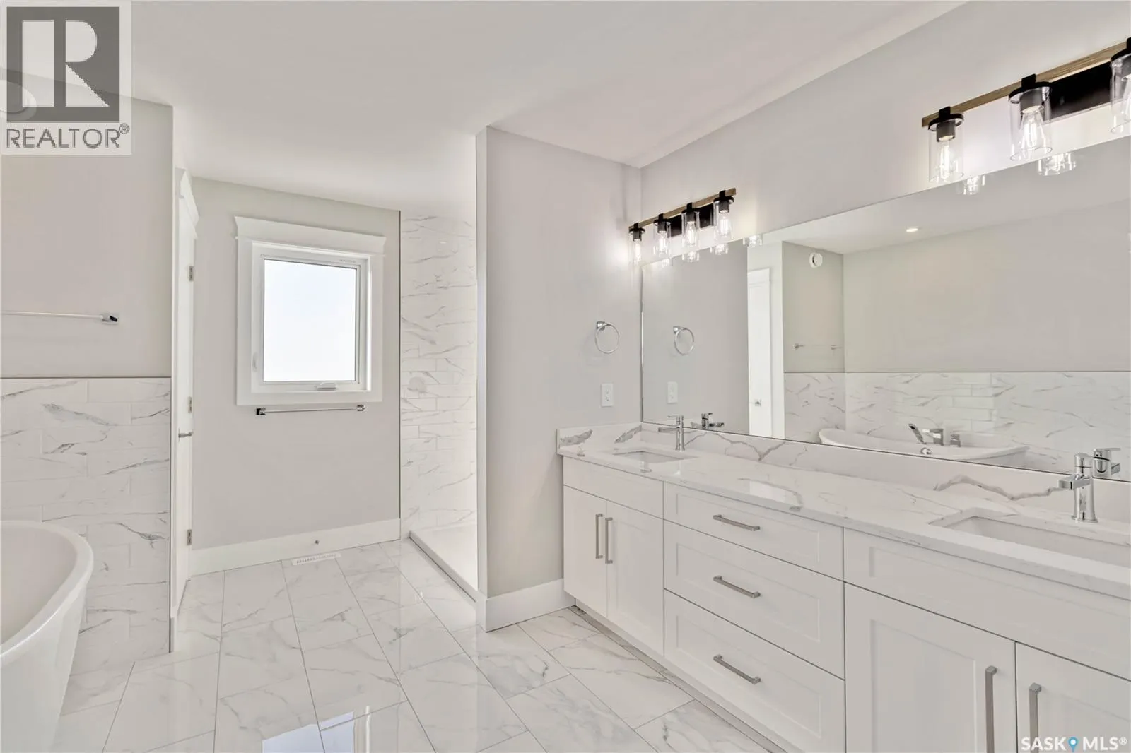 331 Woolf BAY