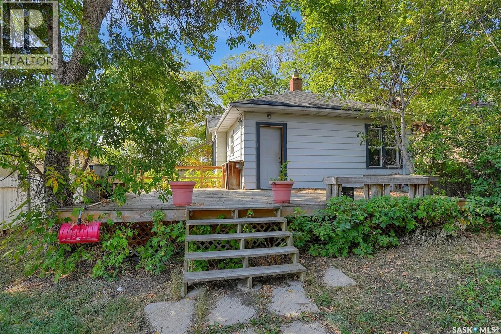 1343 Elphinstone STREET