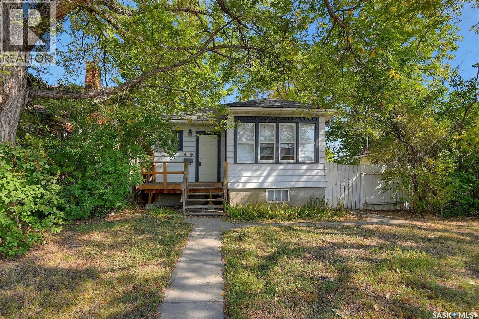 1343 Elphinstone STREET