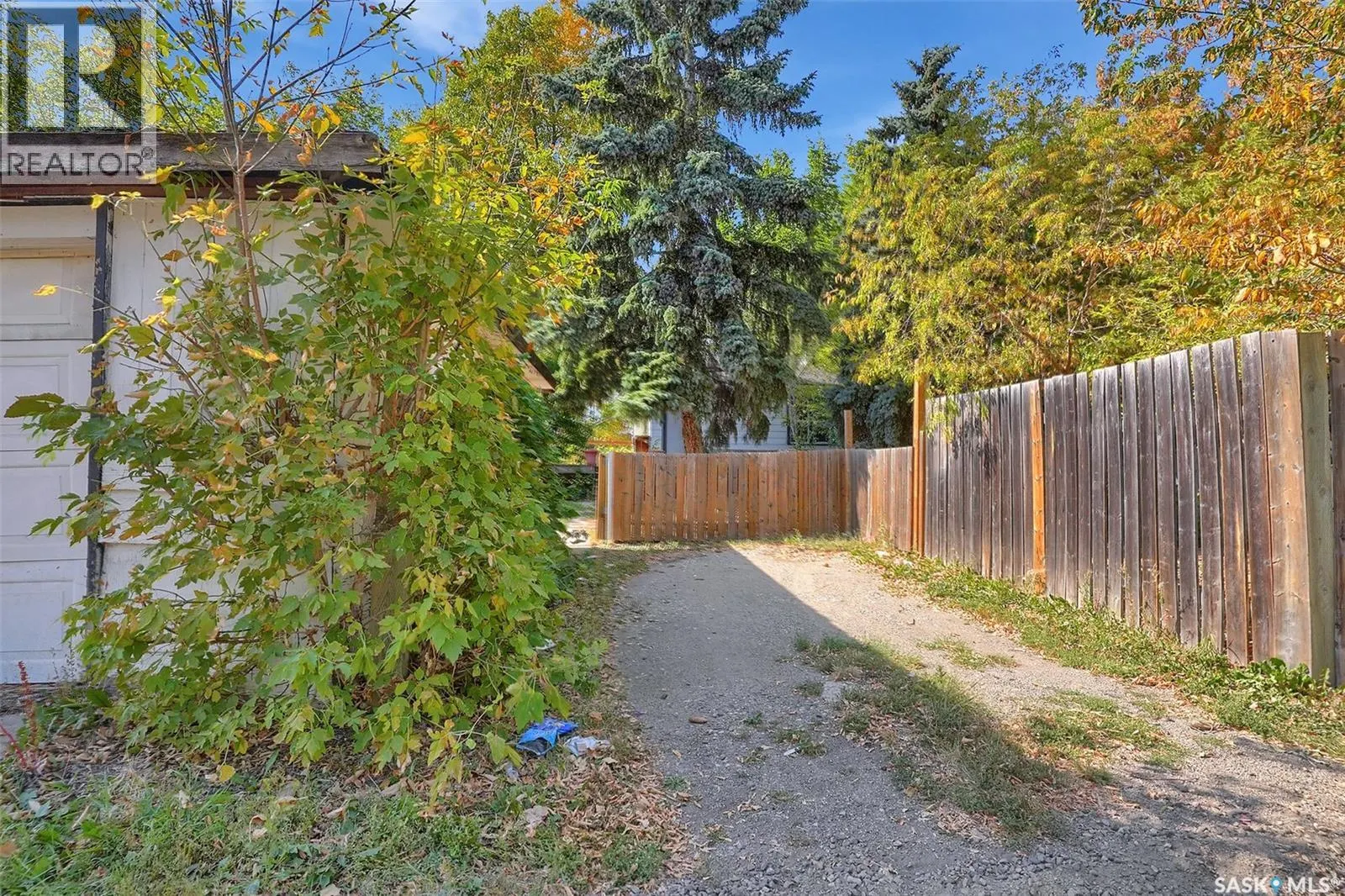 1343 Elphinstone STREET