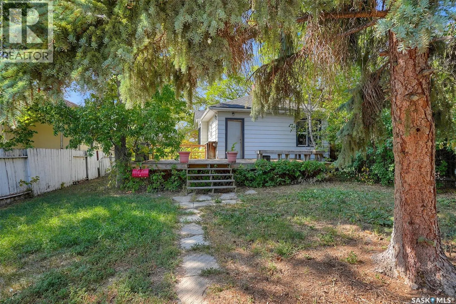 1343 Elphinstone STREET