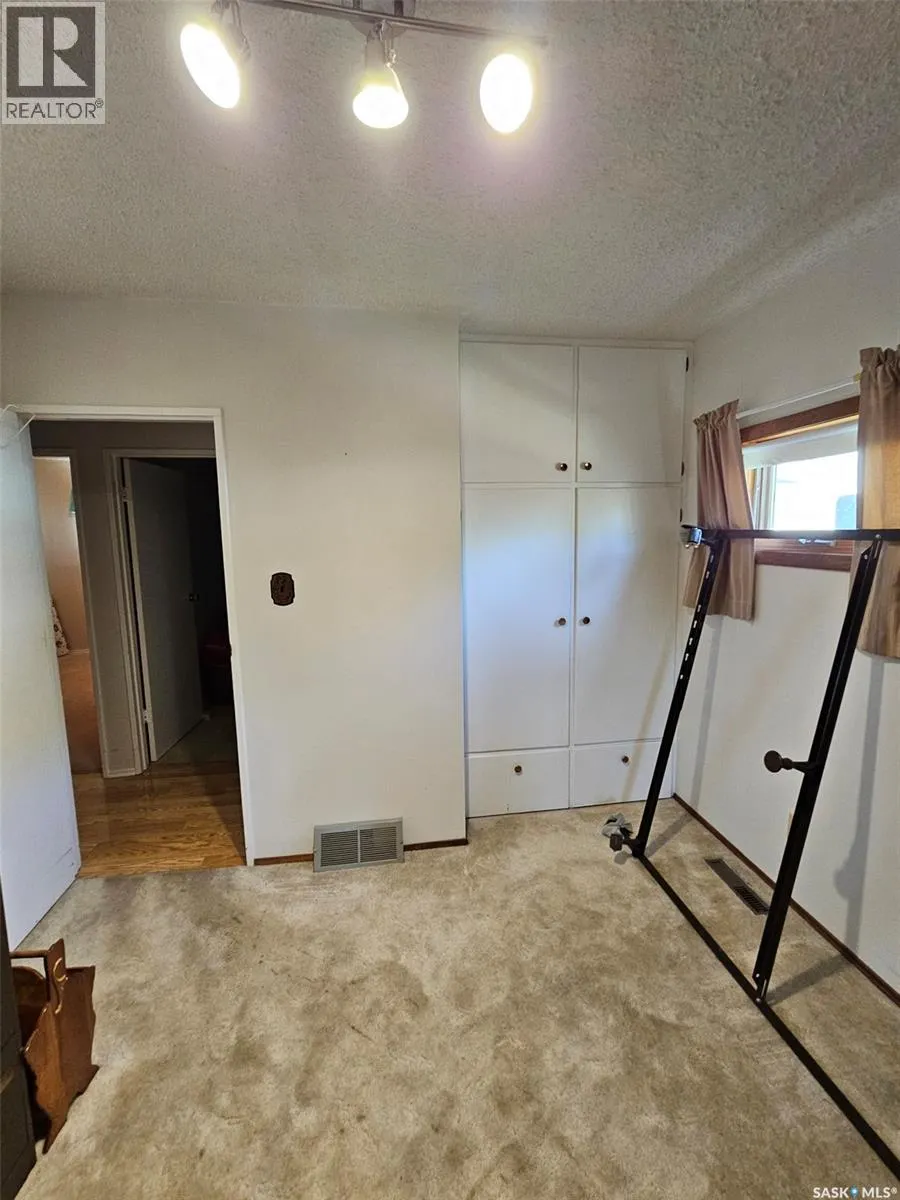 311 6th STREET W