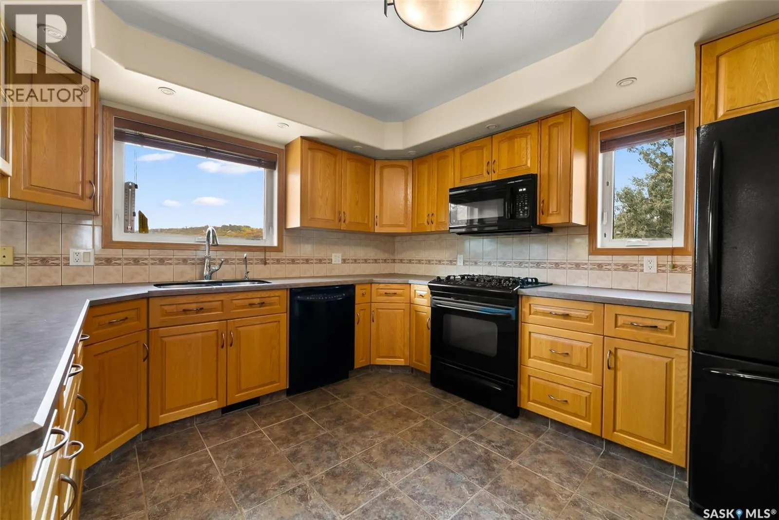 30 Larocque ESTATES