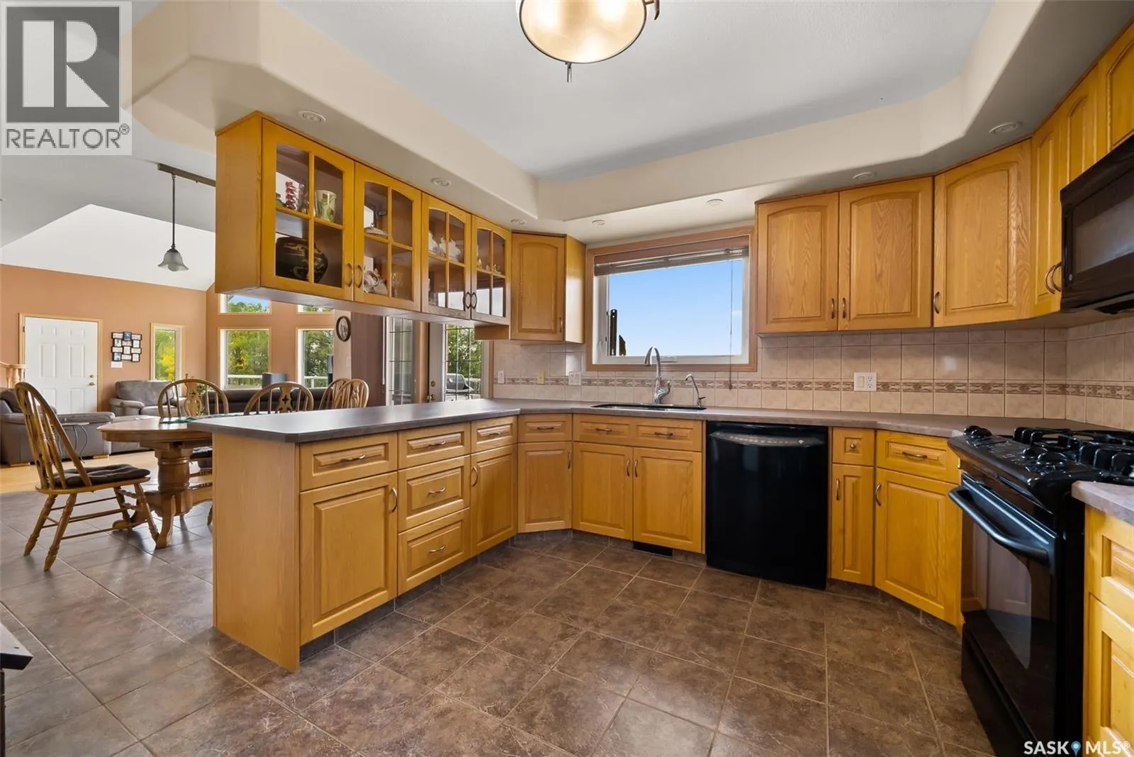 30 Larocque ESTATES