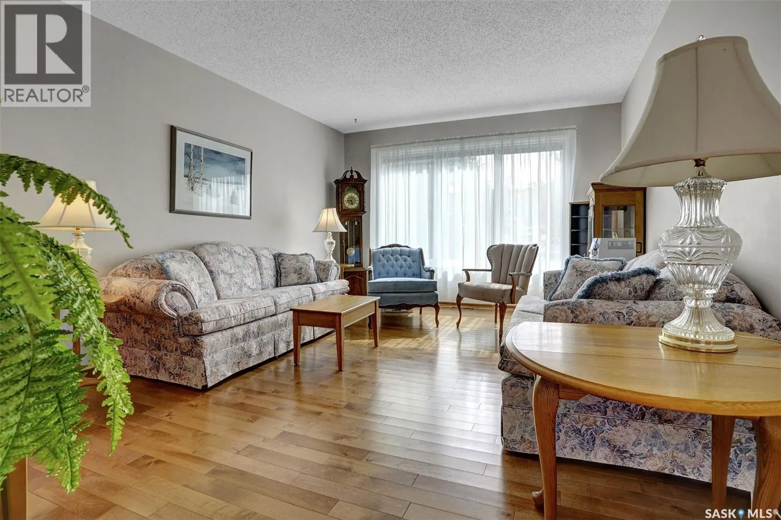 156 Woodward AVENUE