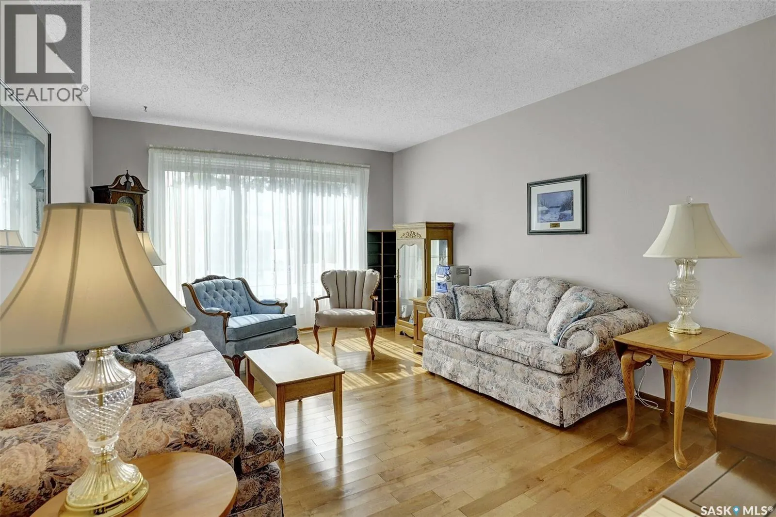 156 Woodward AVENUE