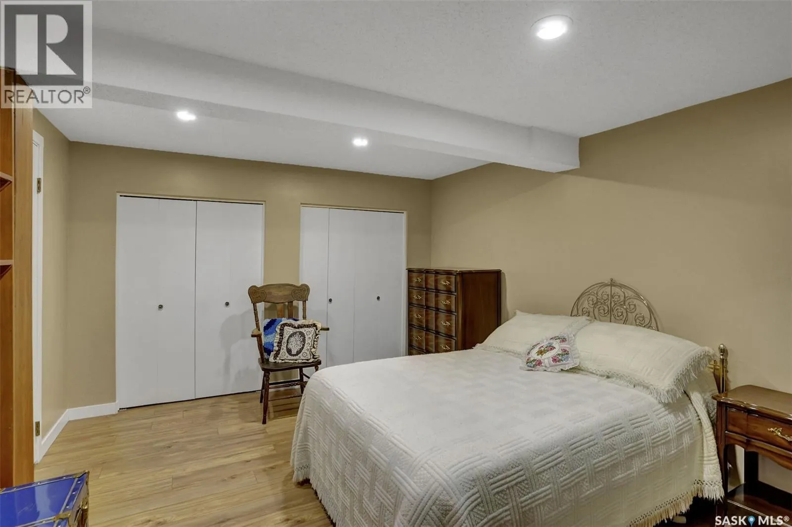 156 Woodward AVENUE