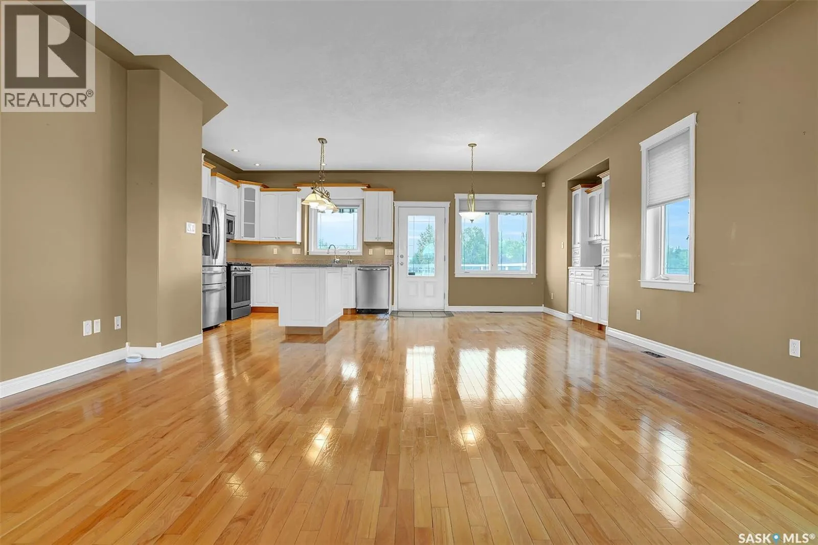 21 Woods CRESCENT