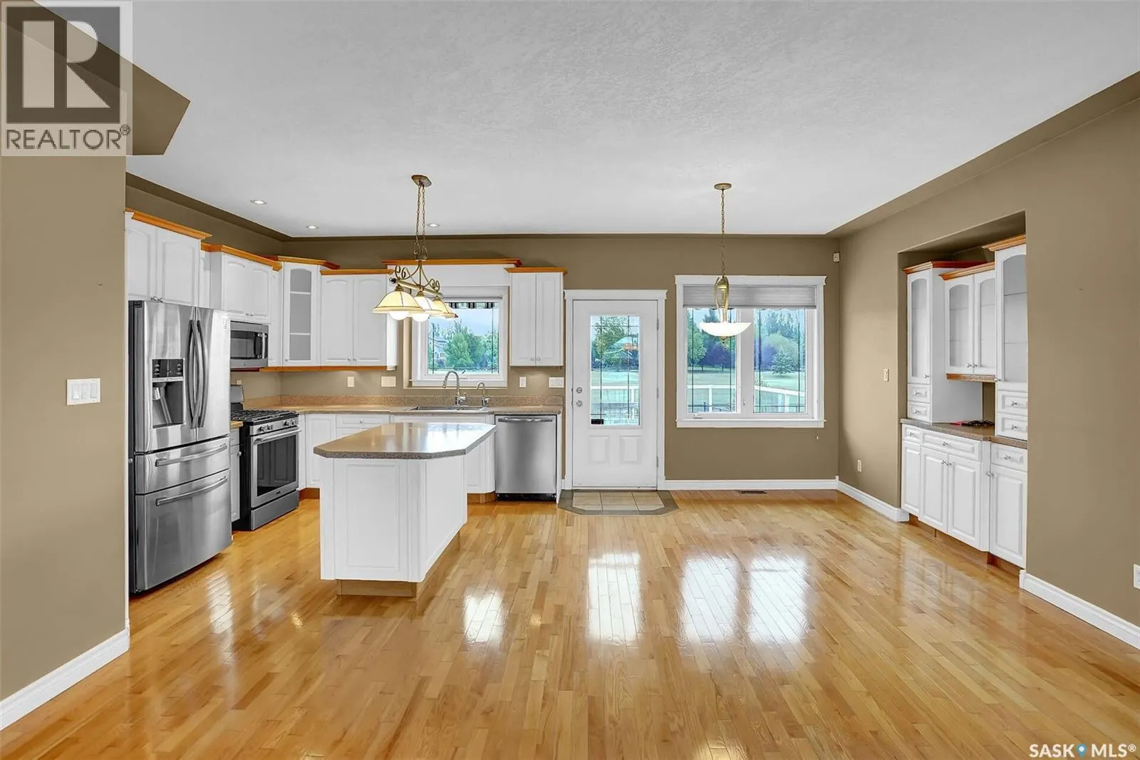 21 Woods CRESCENT