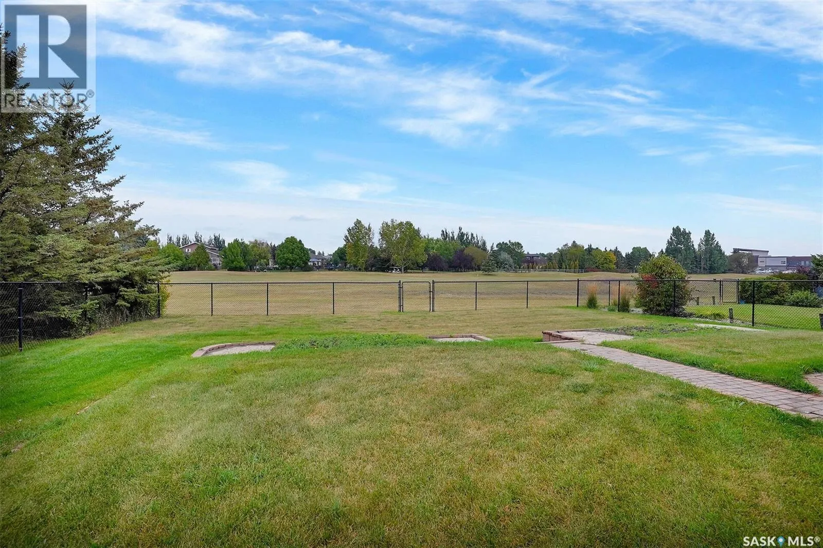 21 Woods CRESCENT