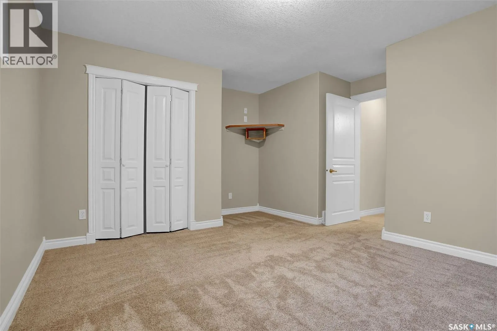 21 Woods CRESCENT
