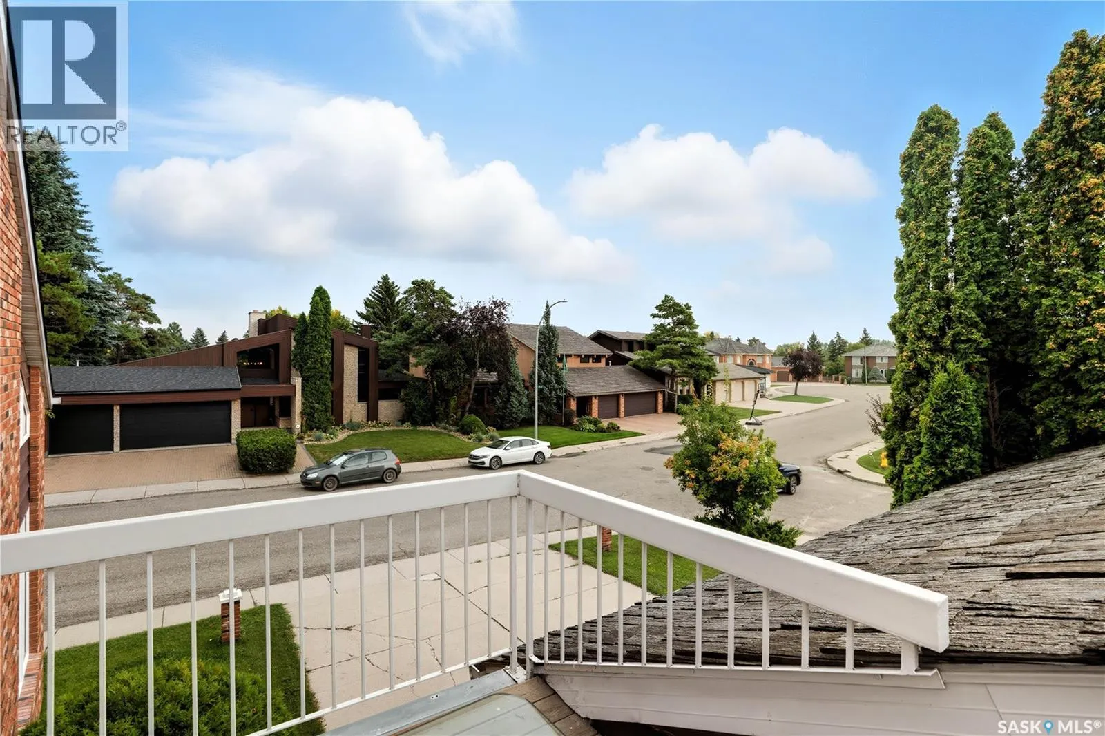 139 Lakeshore CRESCENT
