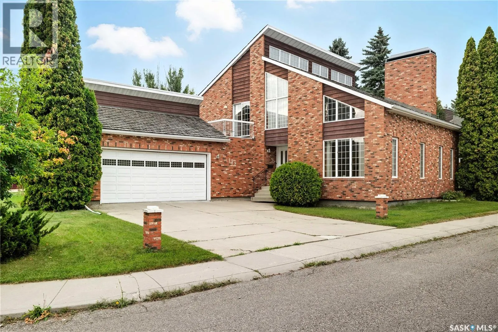 139 Lakeshore CRESCENT