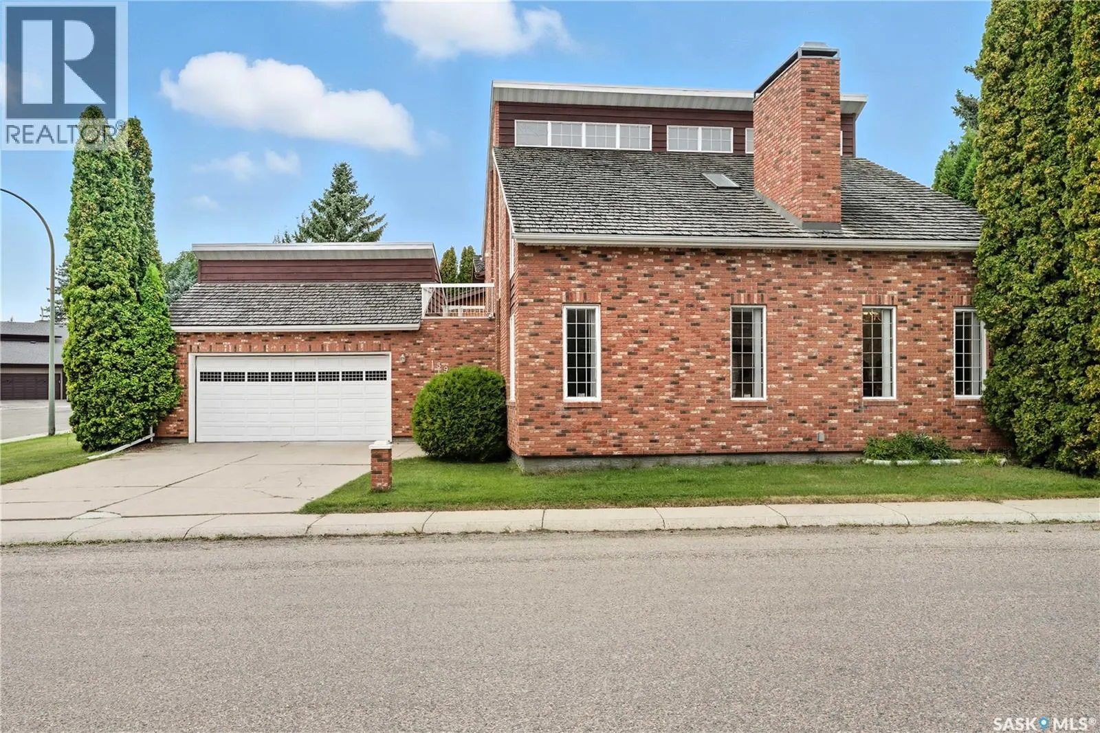 139 Lakeshore CRESCENT