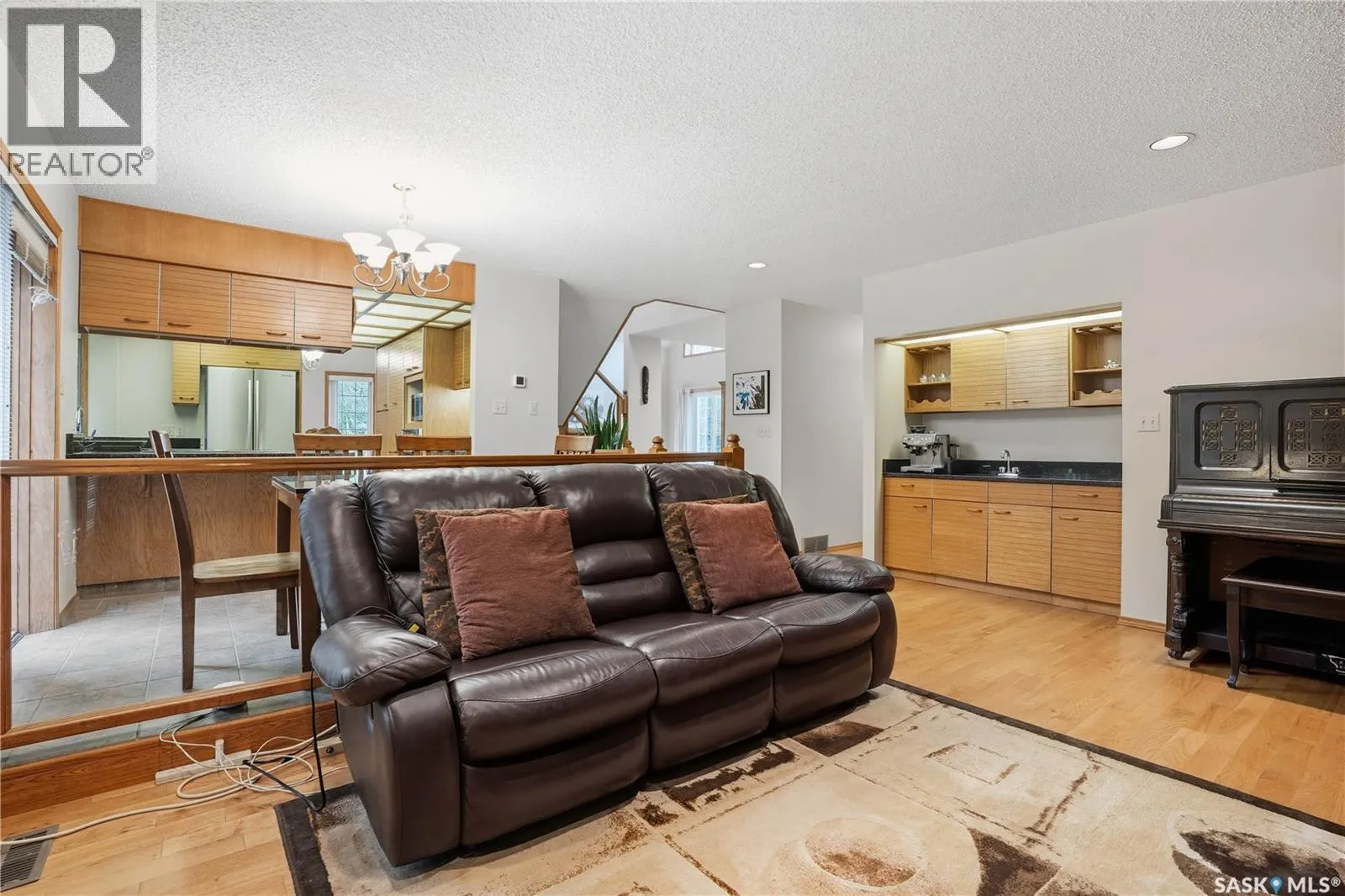 139 Lakeshore CRESCENT