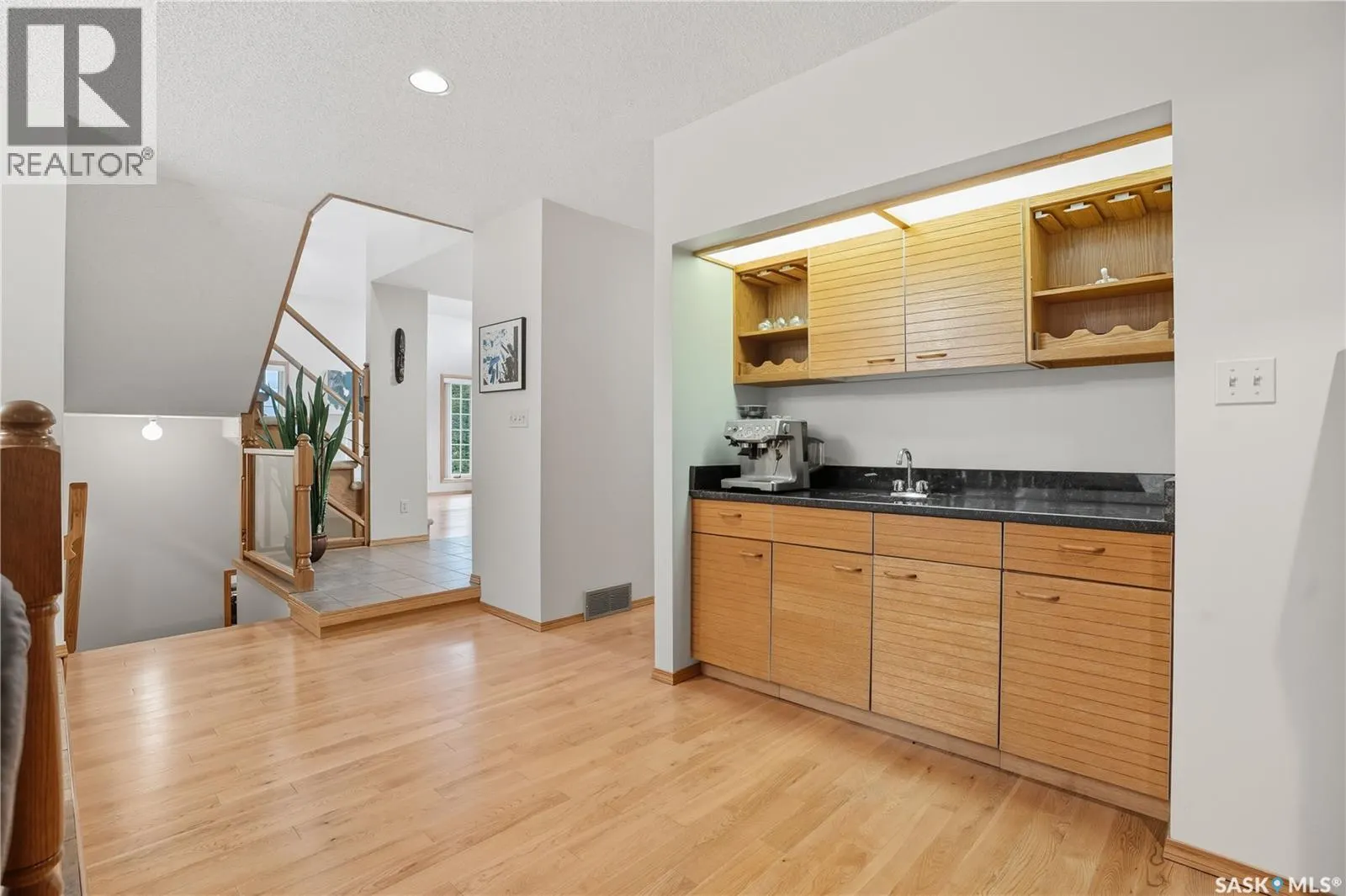 139 Lakeshore CRESCENT