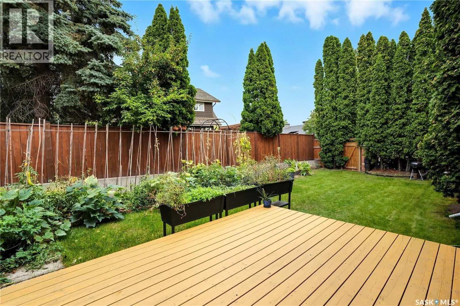 139 Lakeshore CRESCENT