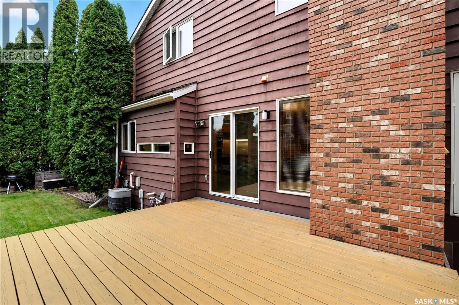 139 Lakeshore CRESCENT