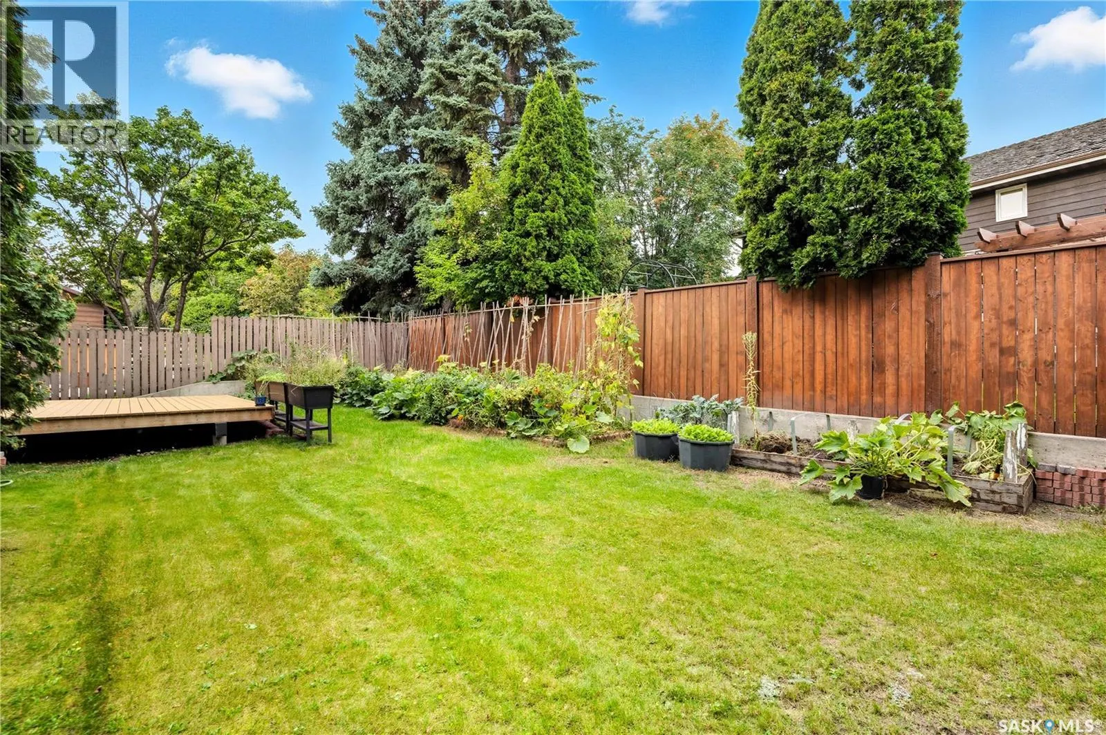 139 Lakeshore CRESCENT