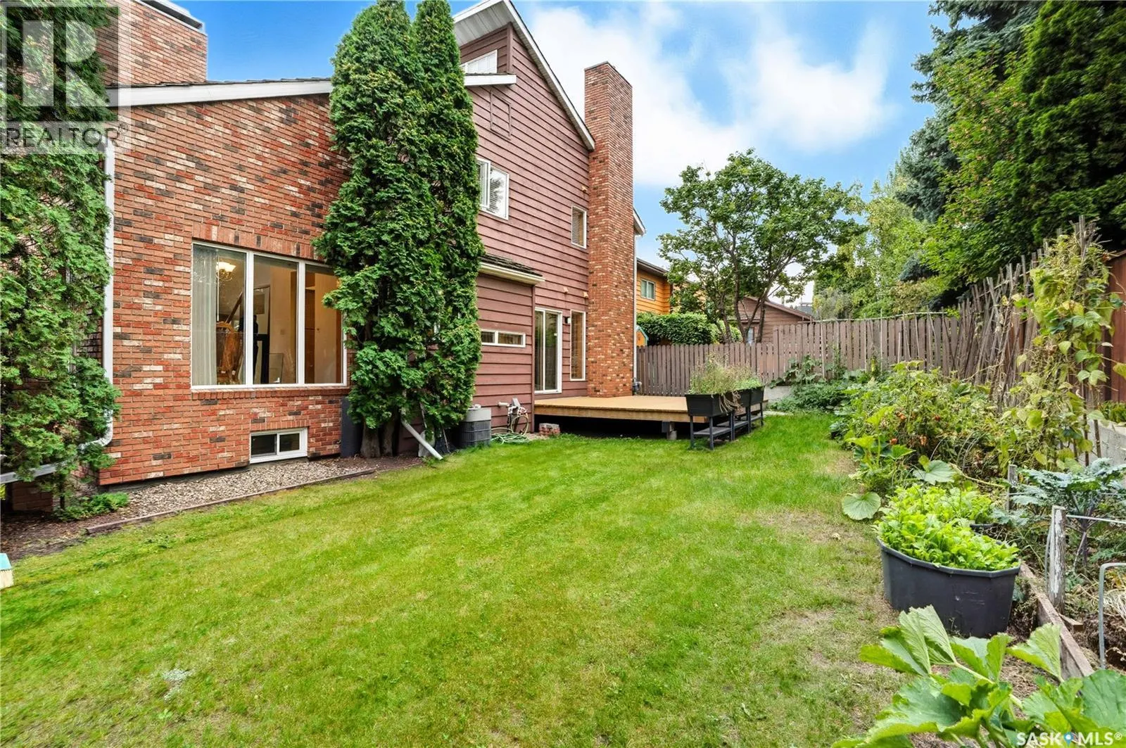 139 Lakeshore CRESCENT