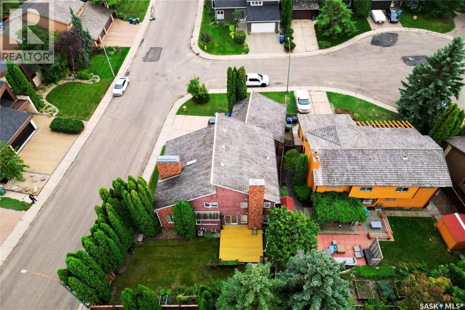 139 Lakeshore CRESCENT