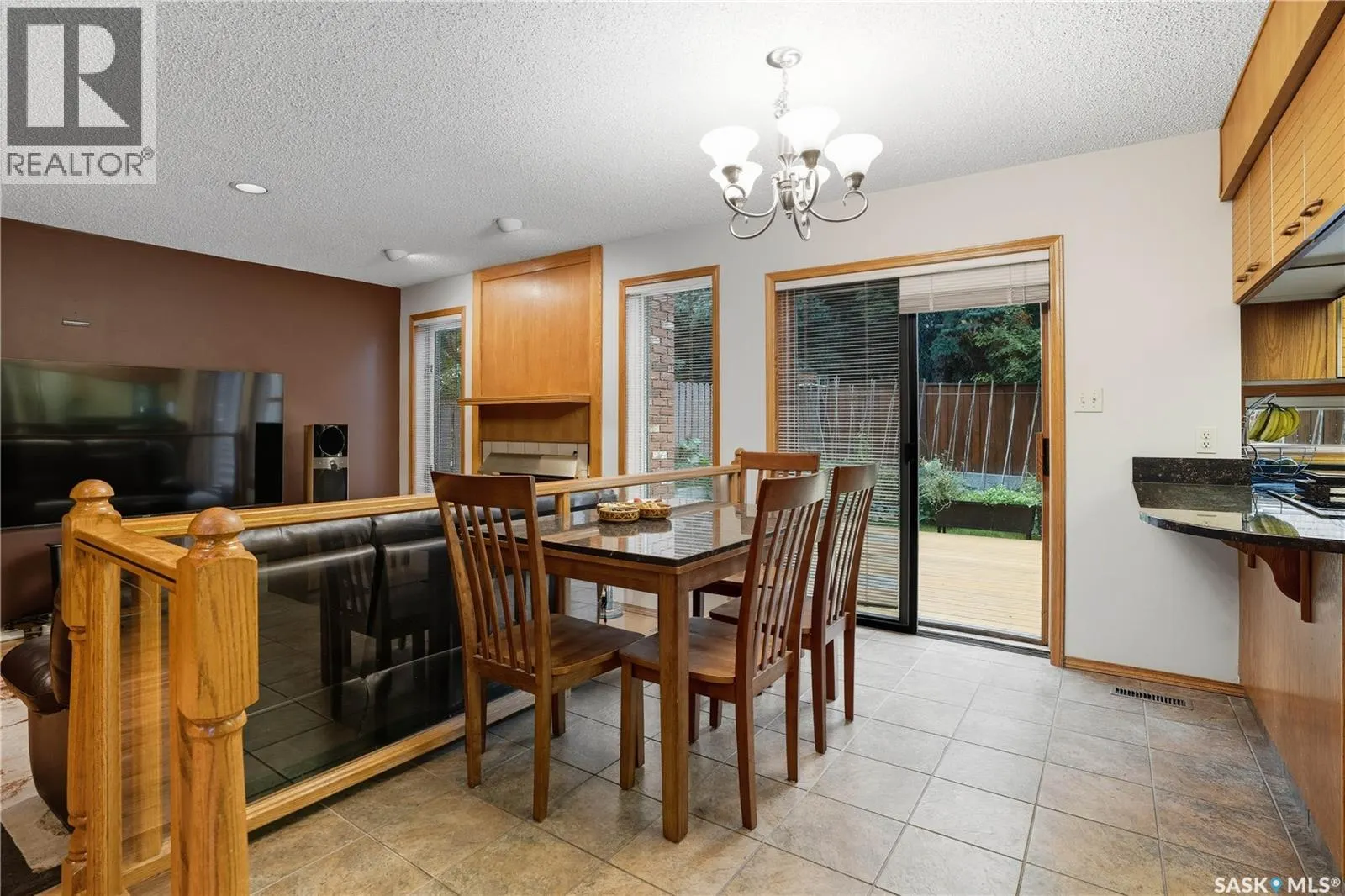 139 Lakeshore CRESCENT