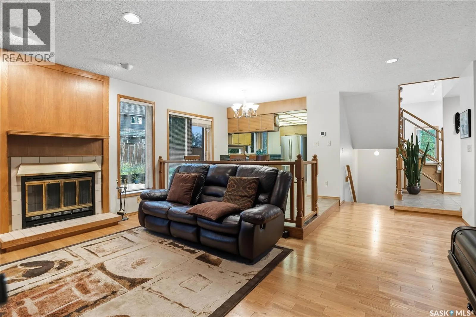 139 Lakeshore CRESCENT