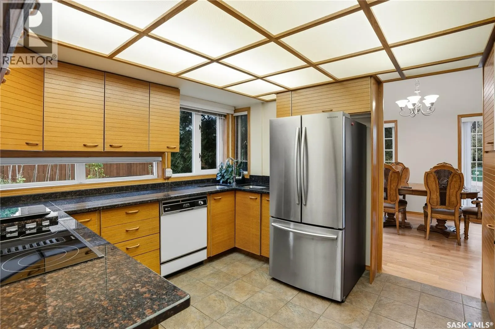 139 Lakeshore CRESCENT