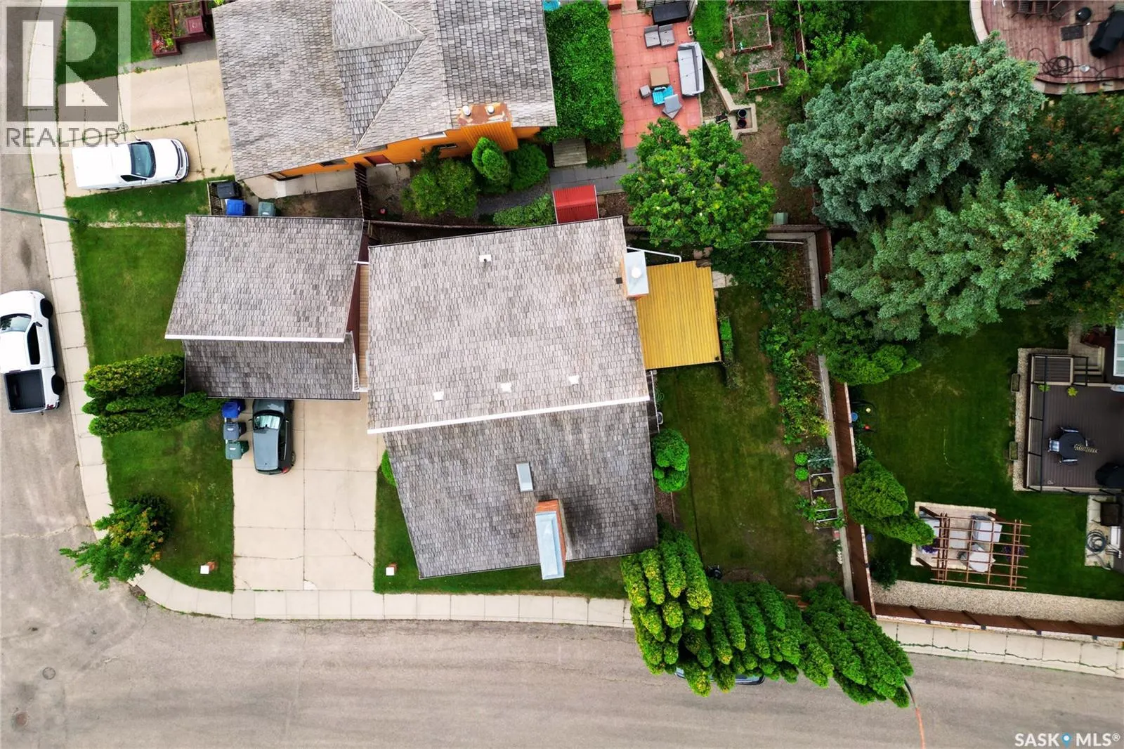 139 Lakeshore CRESCENT