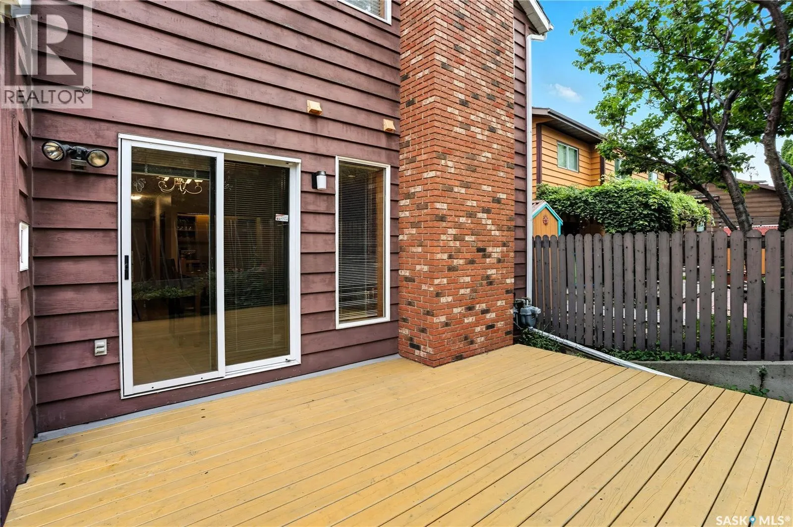 139 Lakeshore CRESCENT