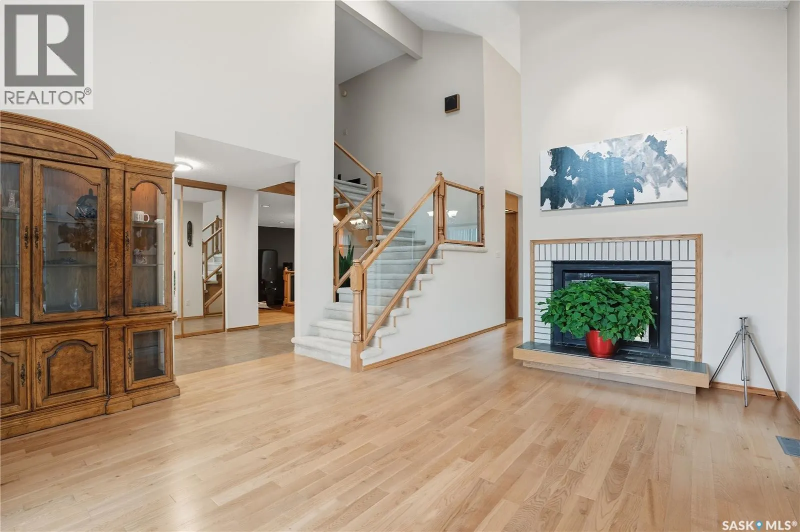 139 Lakeshore CRESCENT