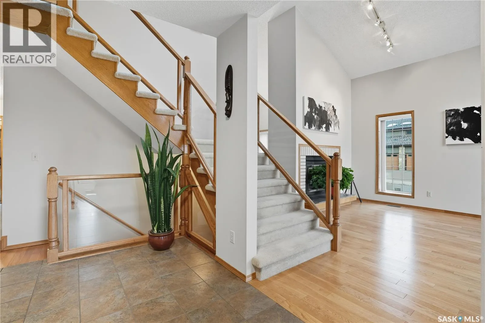 139 Lakeshore CRESCENT