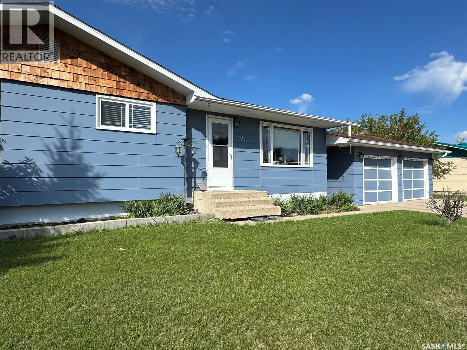 708 Birch CRESCENT