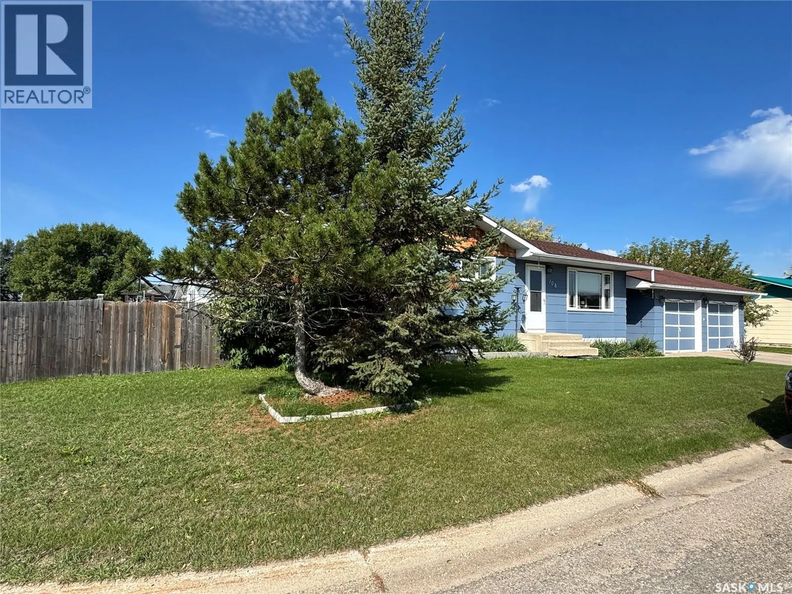708 Birch CRESCENT