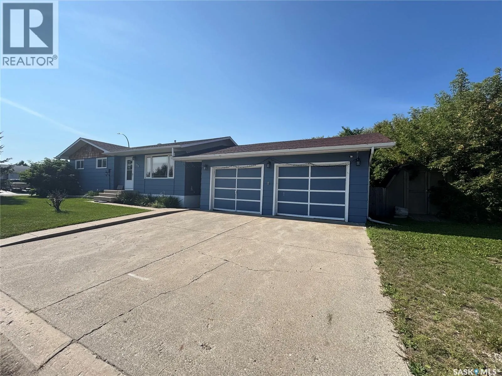 708 Birch CRESCENT