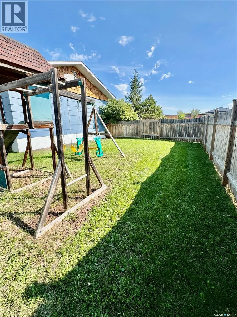 708 Birch CRESCENT